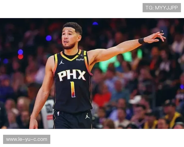 德文·布克展现高效得分能力，助力球队取胜