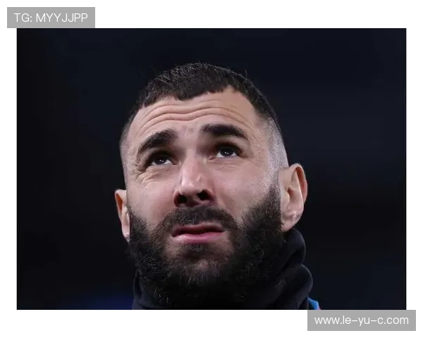 本泽马荣膺金球奖,法国前锋再创辉煌 本泽马荣膺金球奖,法国前锋再创辉煌