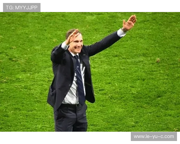 舍甫琴科:从‘核弹头’传奇前锋到乌克兰足协主席的蜕变之路 舍甫琴科:从‘核弹头’传奇前锋到乌克兰足协主席的蜕变之路